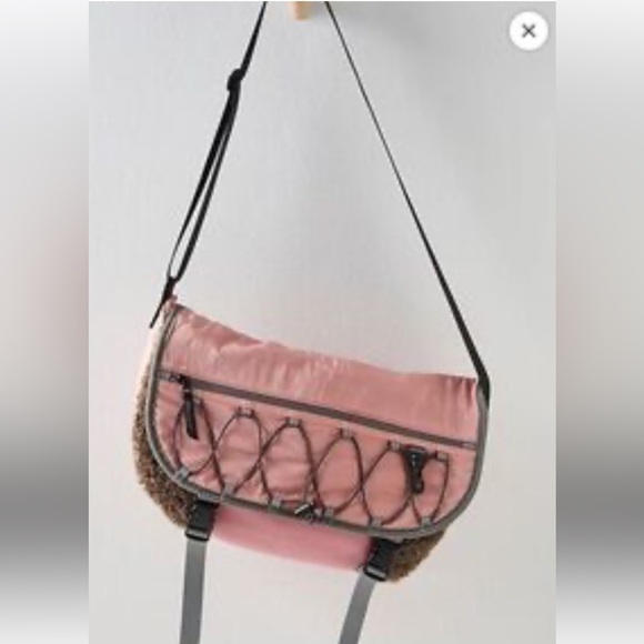 Free People Handbags - FREE PEOPLE PLAYOFF SHERPA MESSENGER BAG. BOHEMIAN CROSSBODY. SCHOOL COLLEGE.